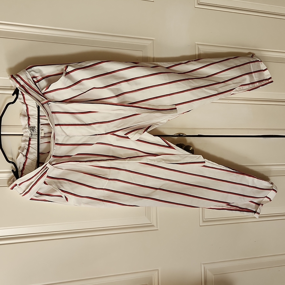 Light ankle pants stretch waist line with belt and pockets.